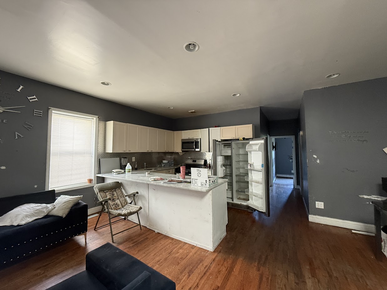 183 Shepherd before kitchen and living area