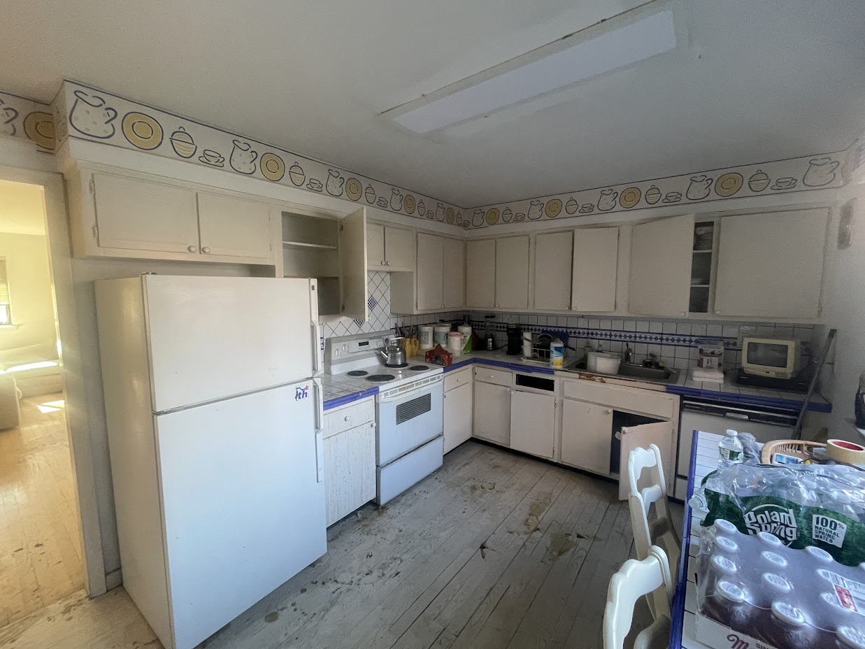 27 Bond before kitchen