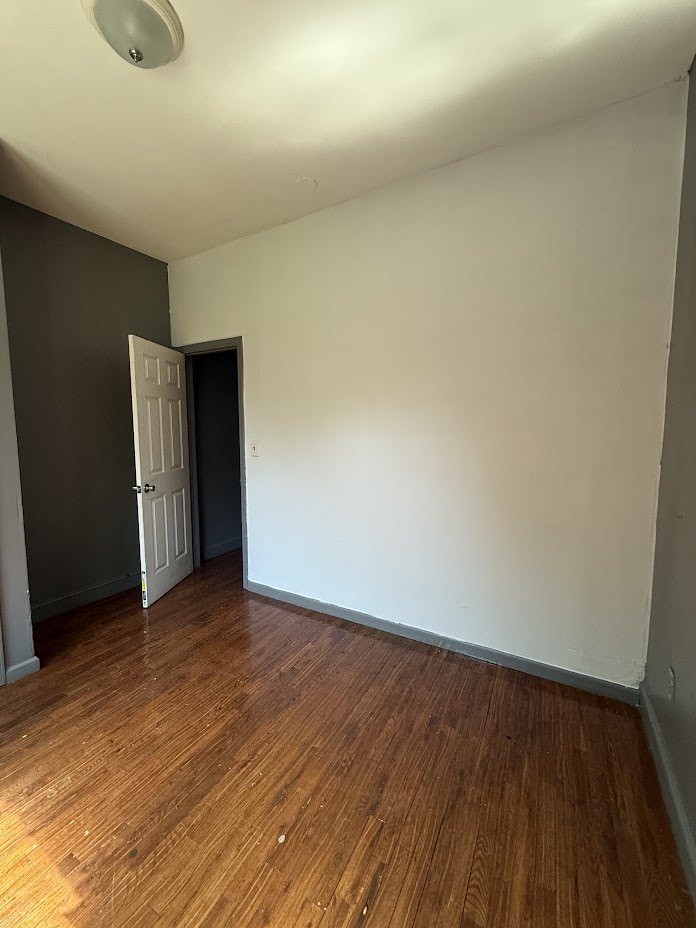 4354 Park Ave before bedroom